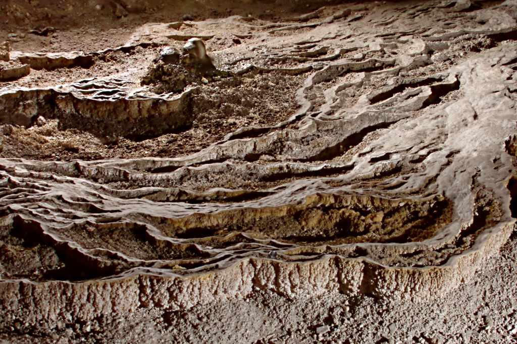 Cave formations lit by two light sources, the second filling in the shadows of the first